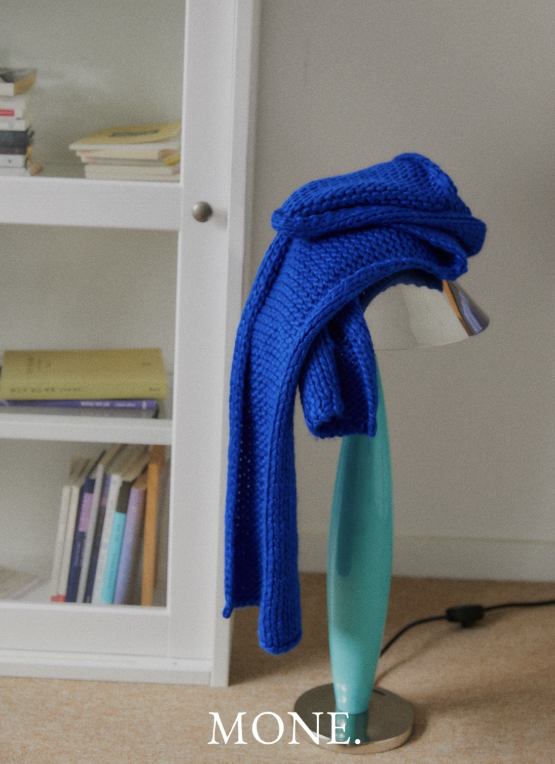 니티드 로얄블루 스카프_Knitted Royal Blue Scarf.